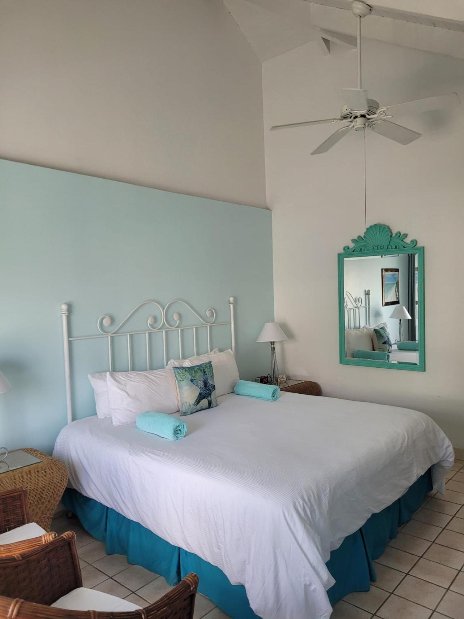 Sibonne Beach Hotel Grace Bay Extérieur photo